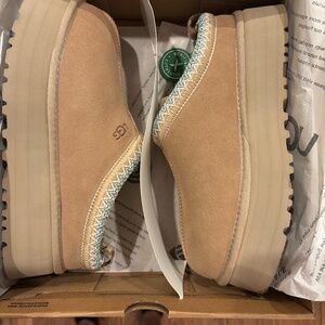 UGG Tazz Boots